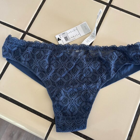 NWT intimissimi cheeky size large with lace in lapis color (not sold anymore) - Picture 1 of 3